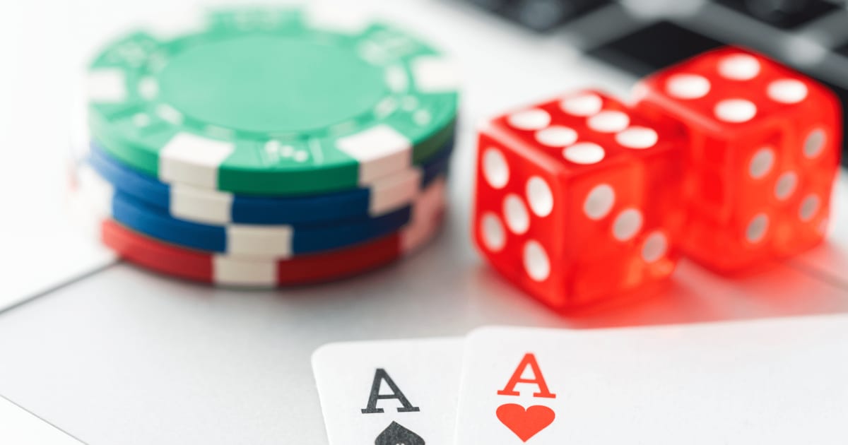 Онлајн покер против стандарден покер - која е разликата?
