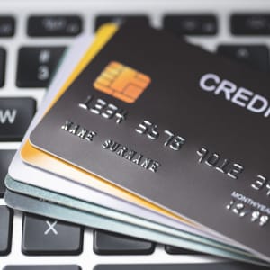Повратни трошоци и спорови: Навигација со прашања со кредитни картички во онлајн казина