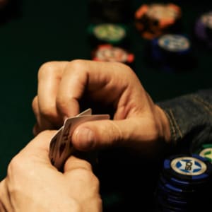 Објаснети позициите на масата за покер