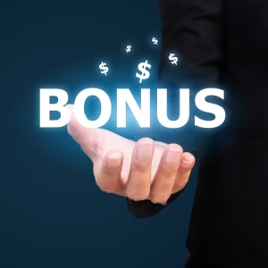 Бонуси за добредојде наспроти бонуси без депозит во онлајн казина 2023