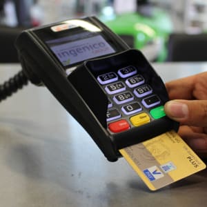 Како да депонирате и повлечете средства користејќи MasterCard во онлајн казина