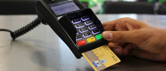 Како да депонирате и повлечете средства користејќи MasterCard во онлајн казина